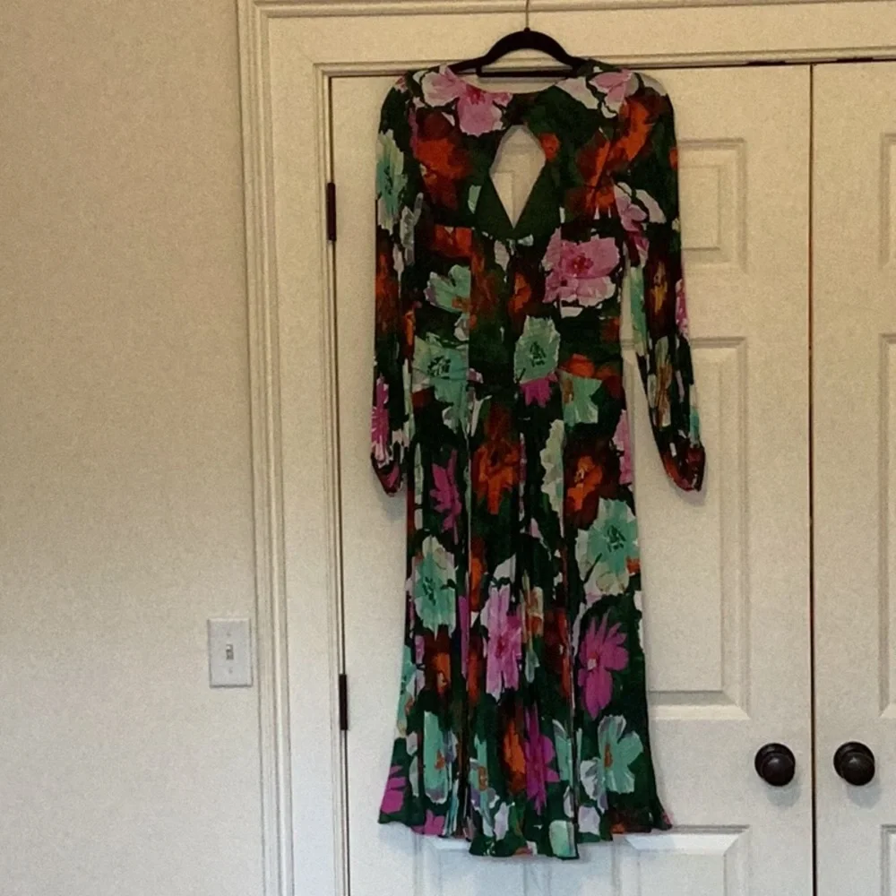 Anthropologie Pleated V-Neck Dress NWT size 6 - Picture 11 of 12